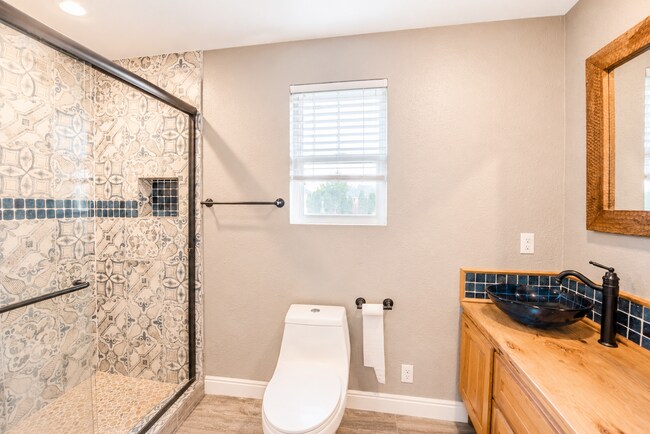 Building Photo - 4 Bedroom, 3 Bathroom Home with Two Master Suites