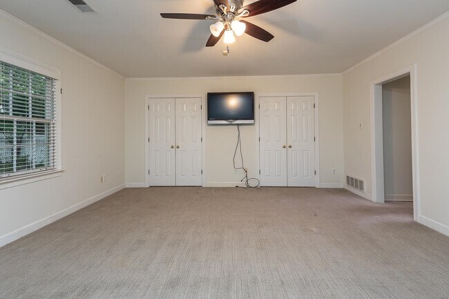 Building Photo - 537 Eastbourne Pl