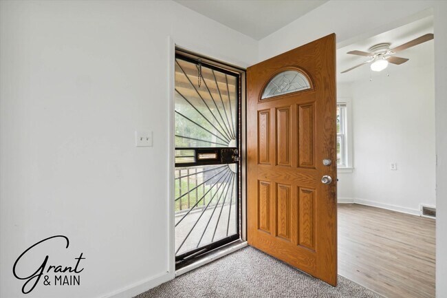 Building Photo - $1,200/month - 3 Bed 1 Bath Single Family Home in Detroit