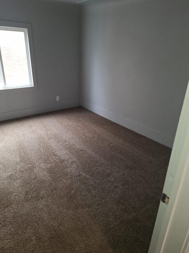 Building Photo - 13225 Santa Rosa Dr