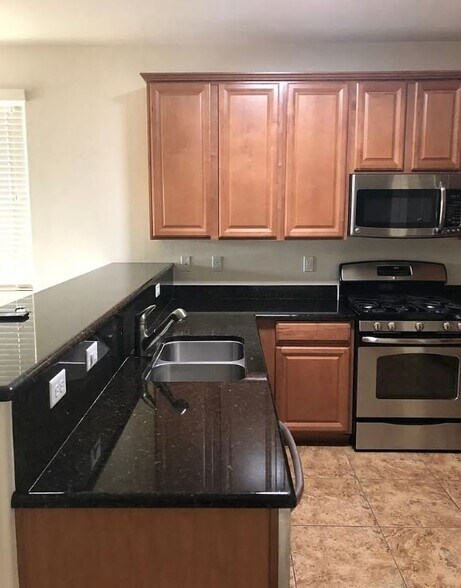 Building Photo - 10450 S Cutting Horse Dr