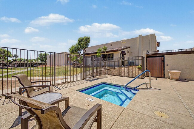 Building Photo - 3825 E Camelback Rd