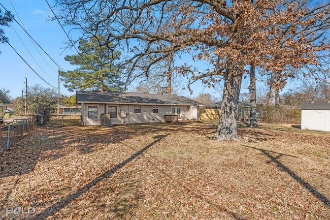 Building Photo - 1013 Peyton Ave