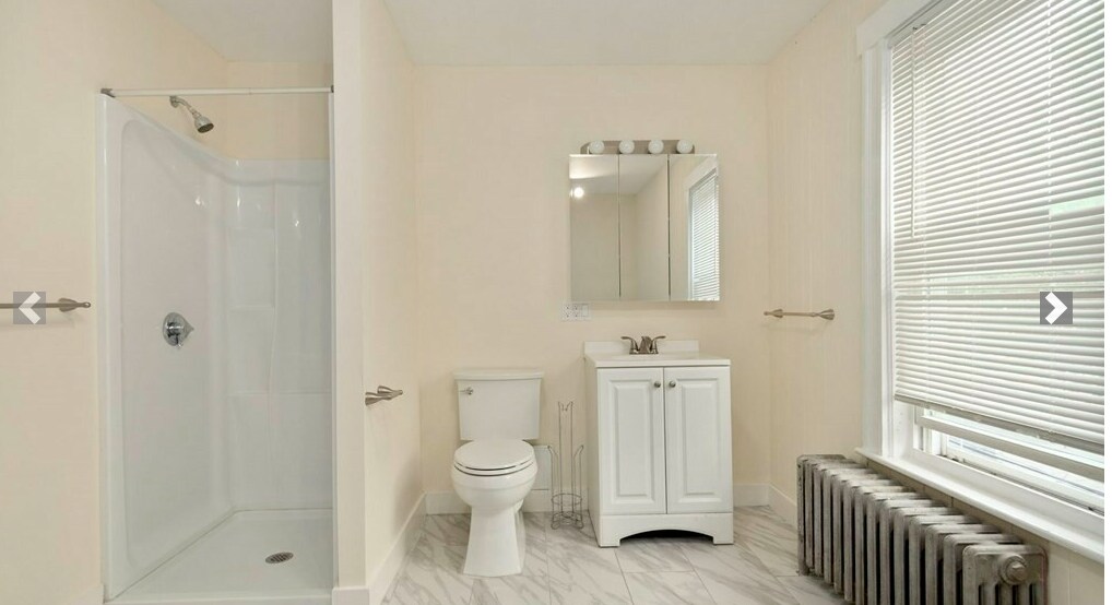 Building Photo - 86 Elm St