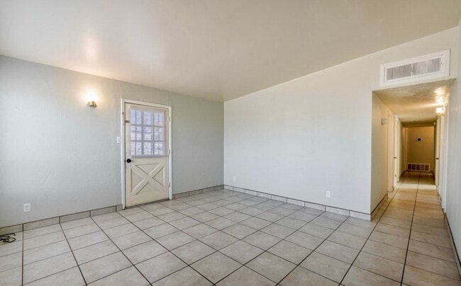 Building Photo - 1710 Betty Cir
