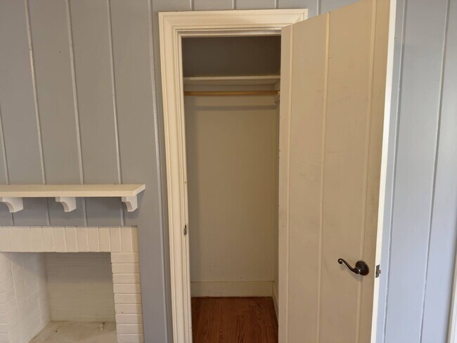 Building Photo - Adorable 3 bed 2 bath home in Brook Village!