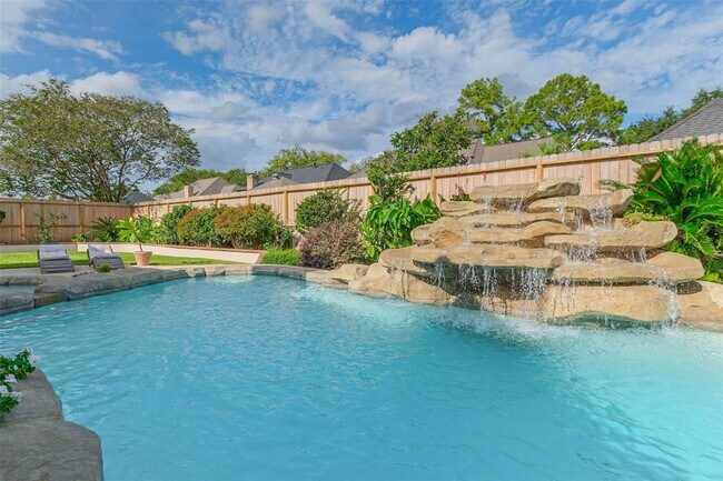 Building Photo - 1319 Hannington Dr