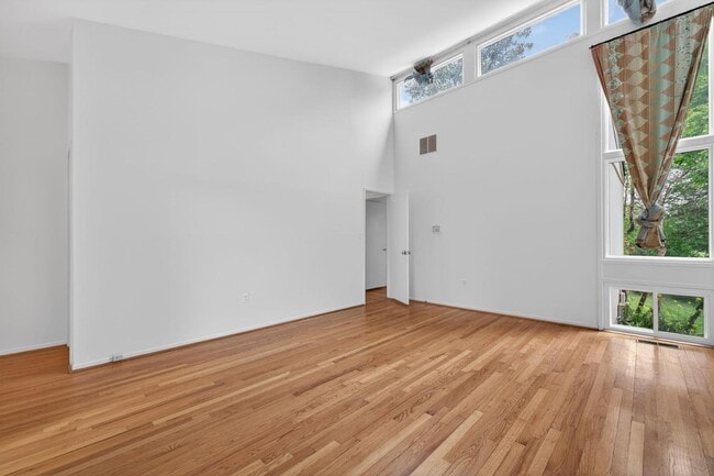 Building Photo - 9404 Woodington Dr