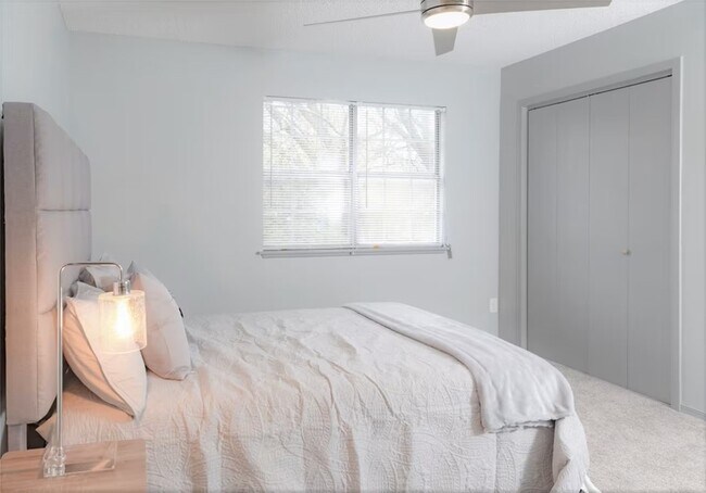 Building Photo - 106 NW Park St