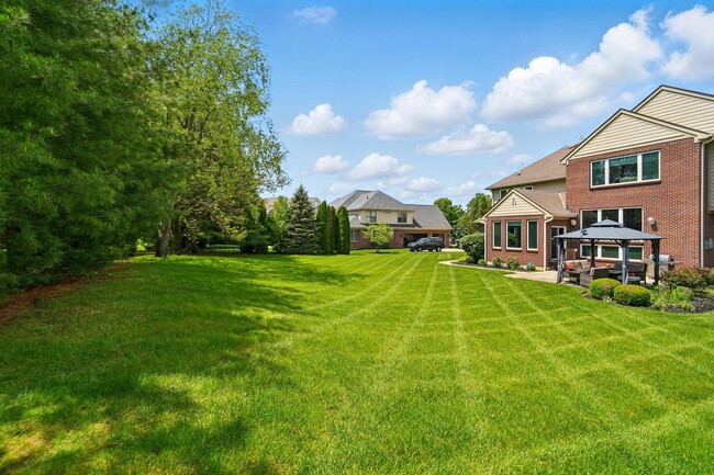 Building Photo - Five Bedroom House in Deerfield Township!