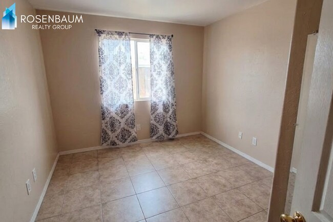 Building Photo - 1502 W Palmer Dr