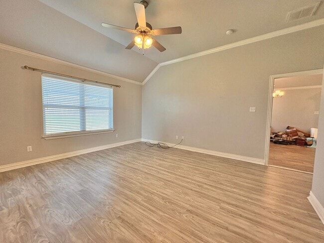Building Photo - Available Now! Stunning 3 Bedroom 2 Bath i...