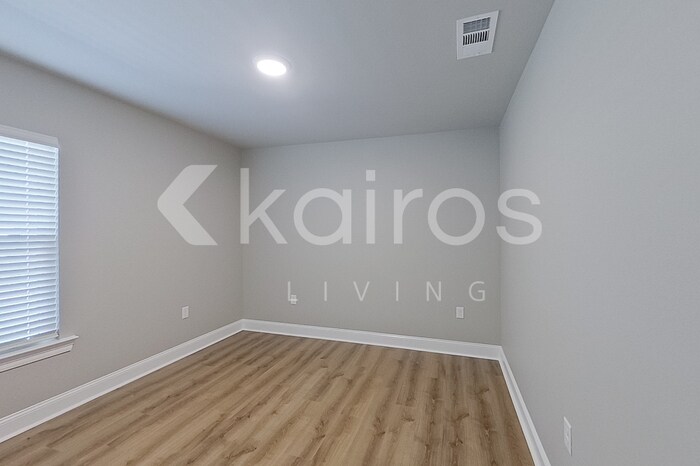 Building Photo - 13808 Pinyon Dr