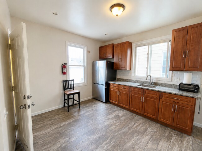 Building Photo - 186 Oakwood Pl