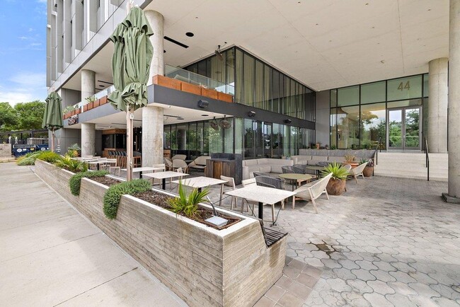 Building Photo - 44 East Ave