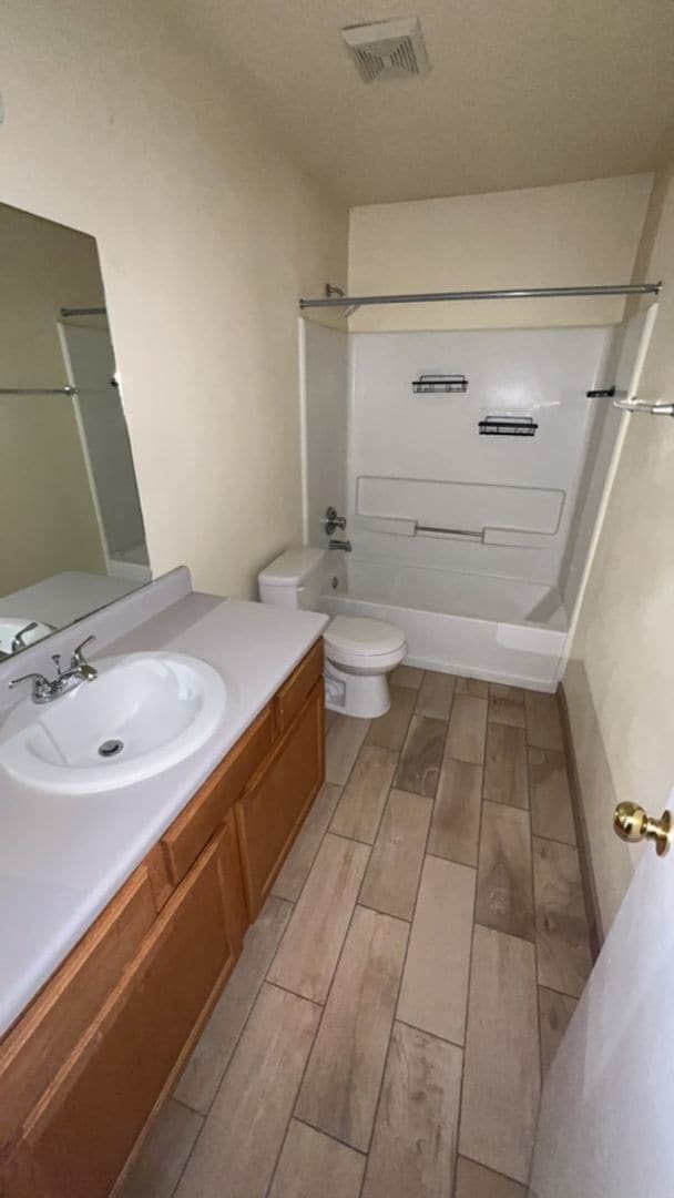 Building Photo - Beautiful Southwest Location 3 bedroom 2 bath 2 car garage