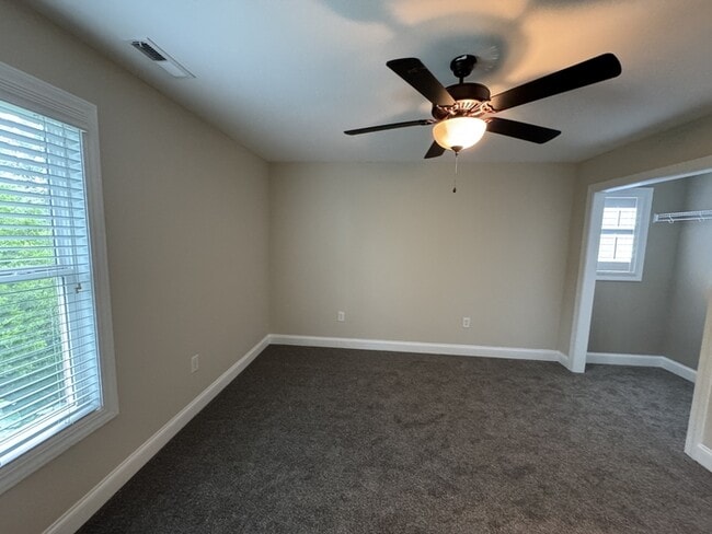 Building Photo - 2807 Talon Cir