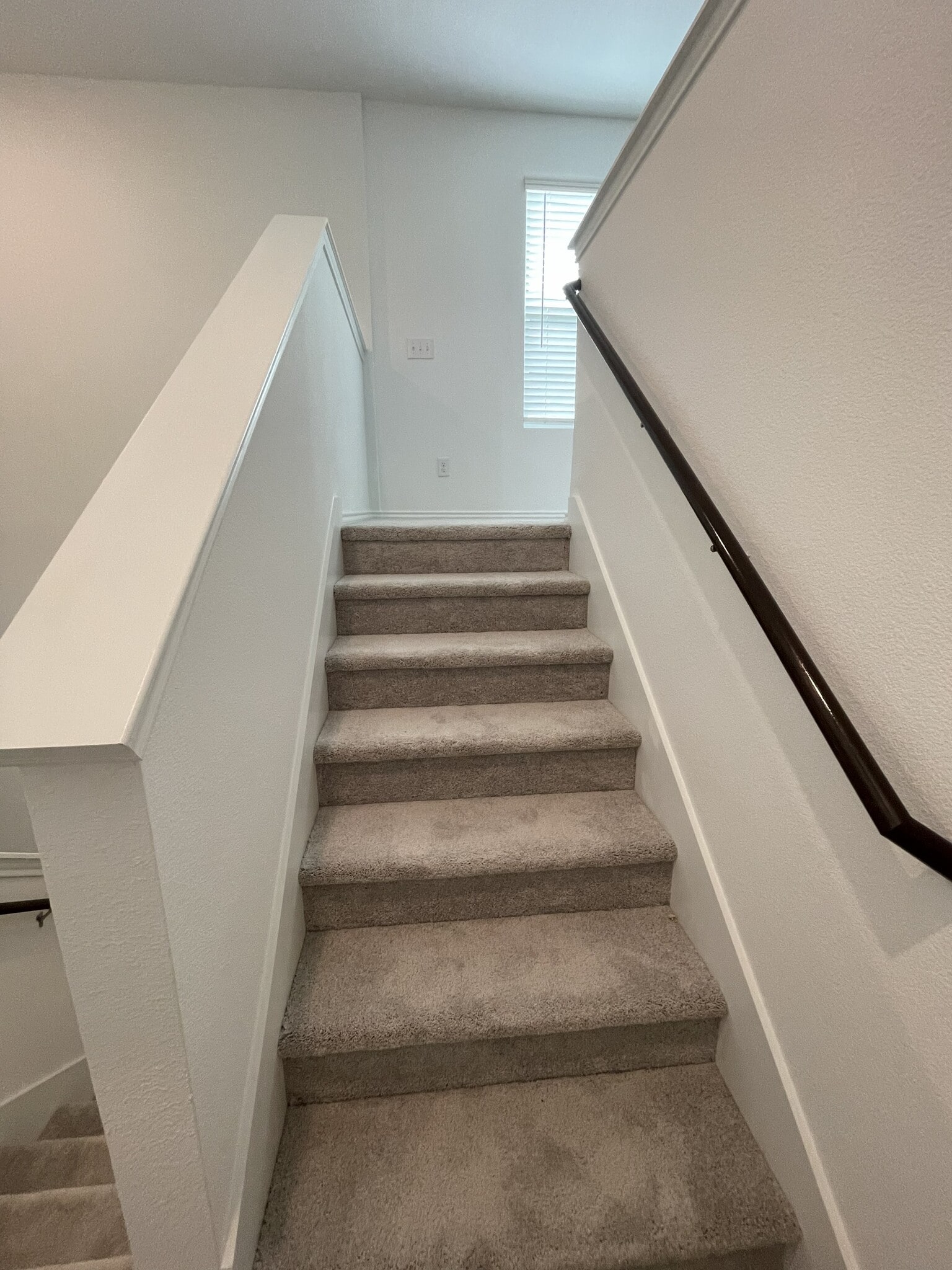 Building Photo - 825 Breakwater Dr