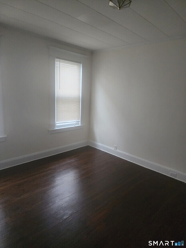 Building Photo - 2744 Main St