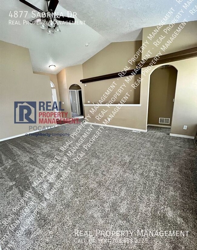 Building Photo - Beautiful 6 Bedroom 3 Bath house - 2 Car G...