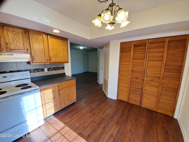 Building Photo - 6418 Venango Dr