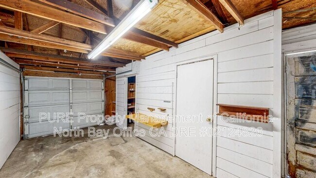 Building Photo - 867 Lorna Dr
