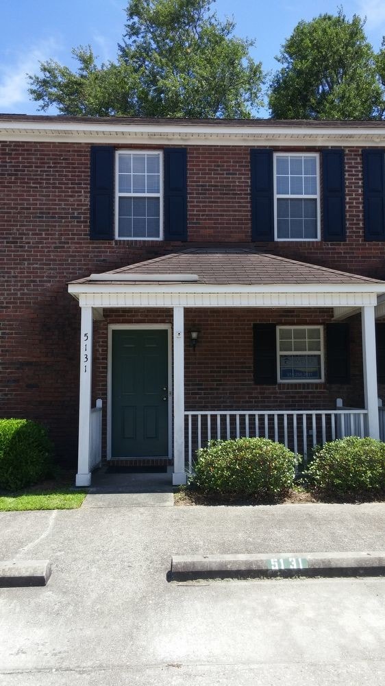 Building Photo - VILLAGE SQUARE