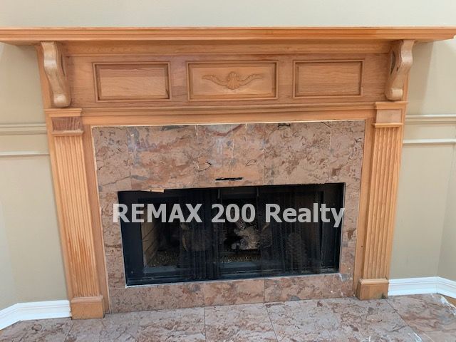 Building Photo - Beautiful Townhome in Downtown