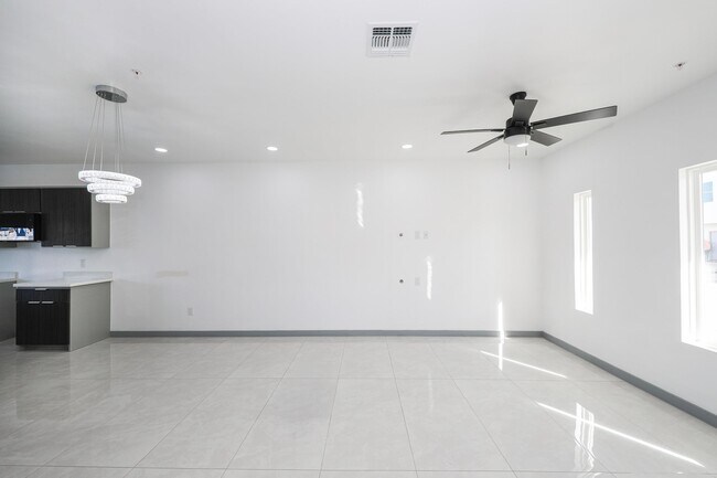 Building Photo - 1011 Emerald Valley Dr