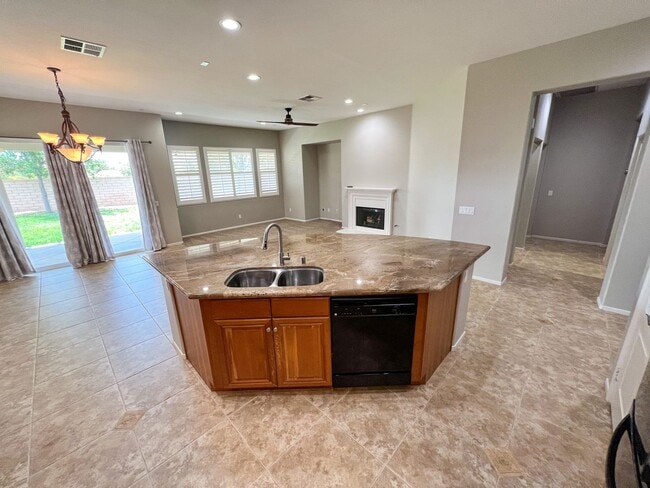 Building Photo - 3 bedroom SINGLE STORY home in Winchester on HUGE corner lot