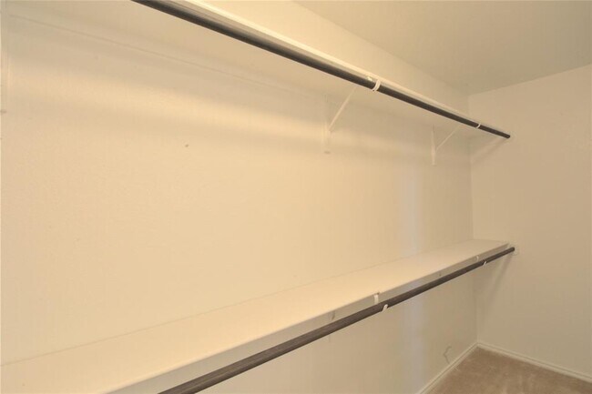 Building Photo - 13915 Osmarea Dr