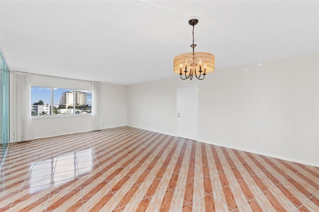 Building Photo - 720 Bayshore Dr