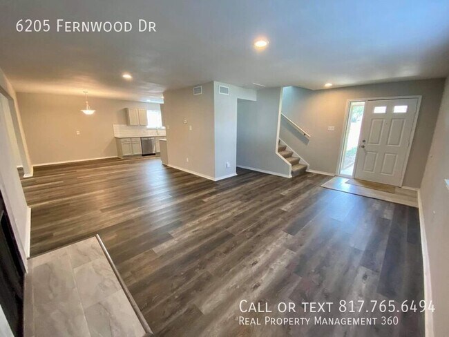 Building Photo - 6205 Fernwood Dr