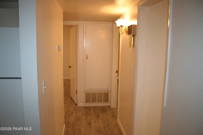 Building Photo - 11014 W Cheryl Dr