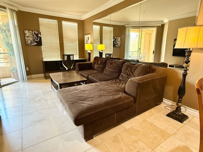 Building Photo - Meridian FURNISHED 2 BDR /2 BATH Luxury Co...