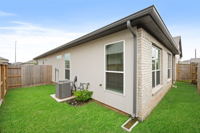 Building Photo - 2729 Solbrook Ln