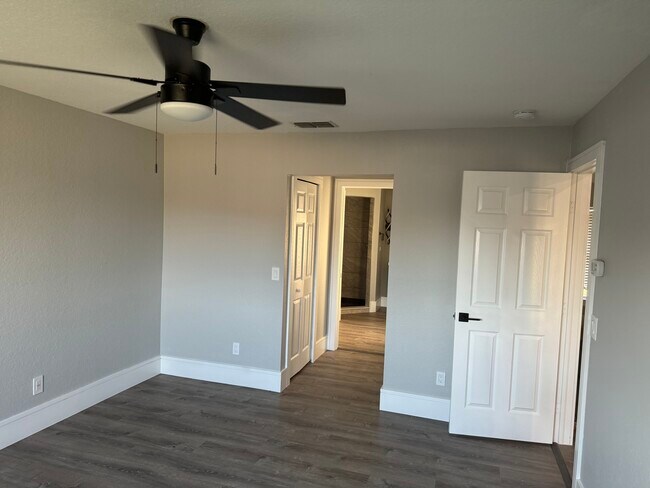 Building Photo - 1614 SW 27th St