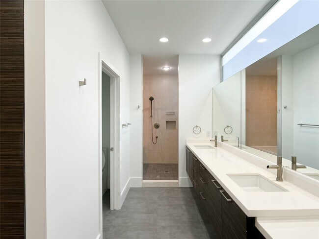 Building Photo - 5301 Chenevert St