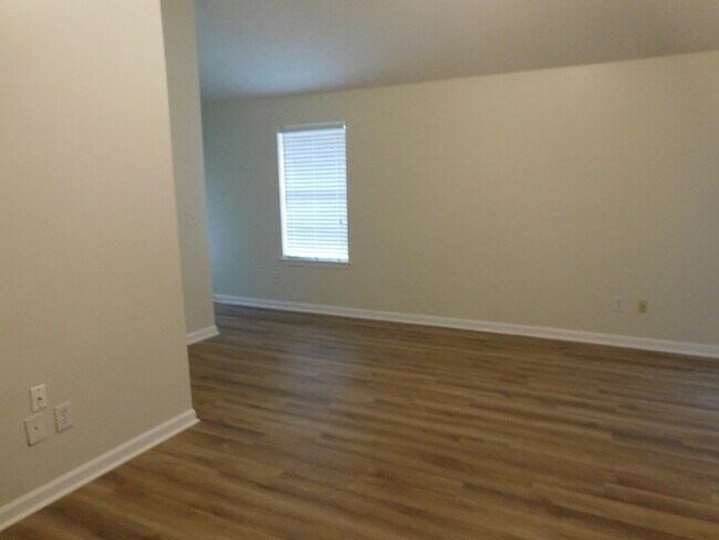 Building Photo - 330 Barshay Dr