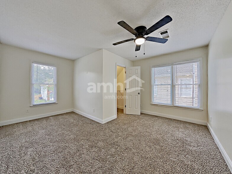 Building Photo - 4925 Heards Forest Dr NW