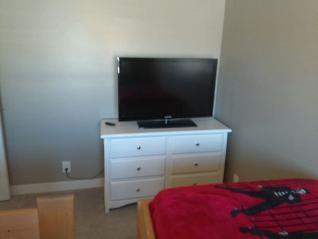 Building Photo - Spacious 4 bedroom 2 bath Double wide