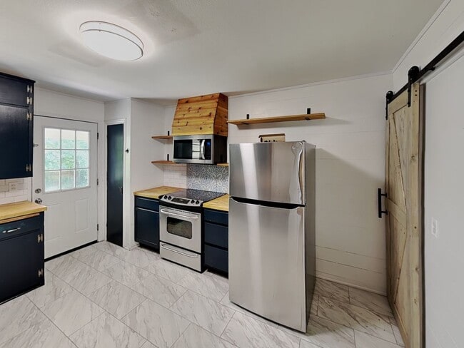 Building Photo - ****MOVE-IN SPECIAL: $500 off the first full month’s rent with move-in on or before 1-31-2026!***