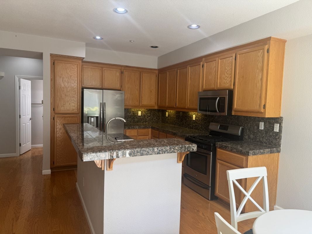 Building Photo - 3162 Golden Crest Common