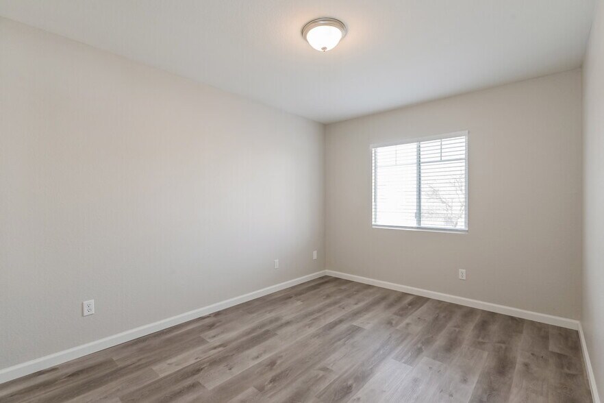 Building Photo - 4456 Wellsboro St