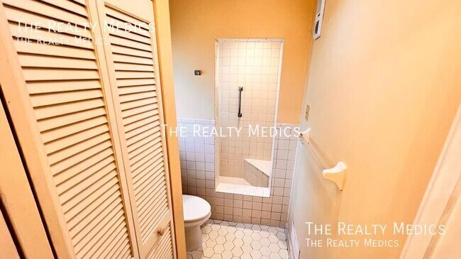 Building Photo - 1807 N Park Ave