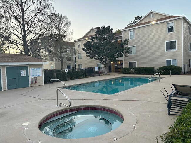 Building Photo - 3800 SW 20th Ave