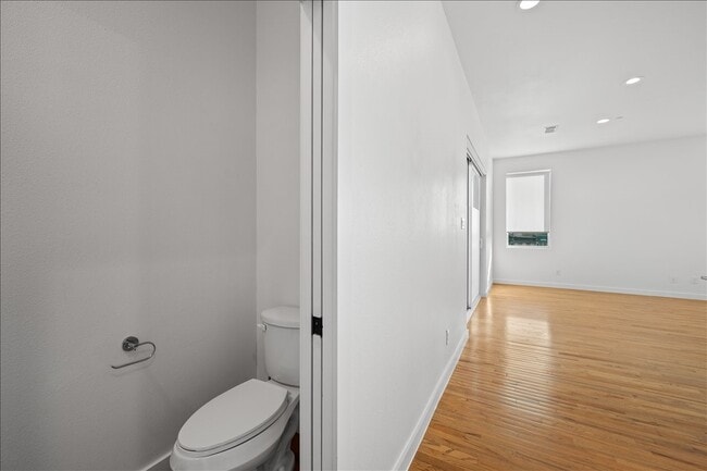 Building Photo - 1715 Bennett Ave