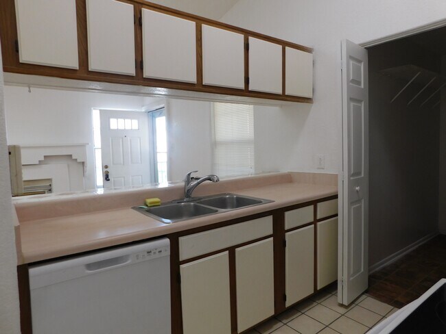 Building Photo - 603 Spirit Ct