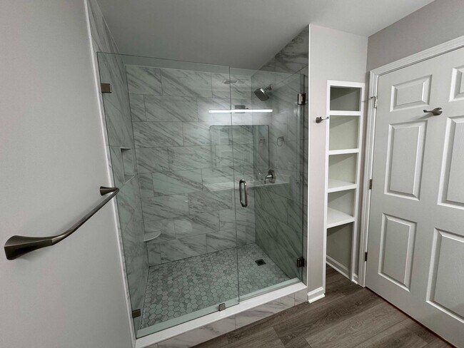 Building Photo - Beautifully Updated 1st Floor One Bedroom Condo at The Reserve at Woodbridge-Near Shopping & Medi...