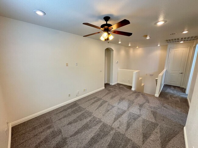 Building Photo - 10735 Knickerbocker Ave